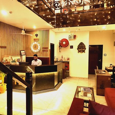Hotel Multitech Premium Chandīgarh Екстериор снимка
