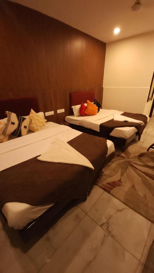 Hotel Multitech Premium Chandīgarh Екстериор снимка