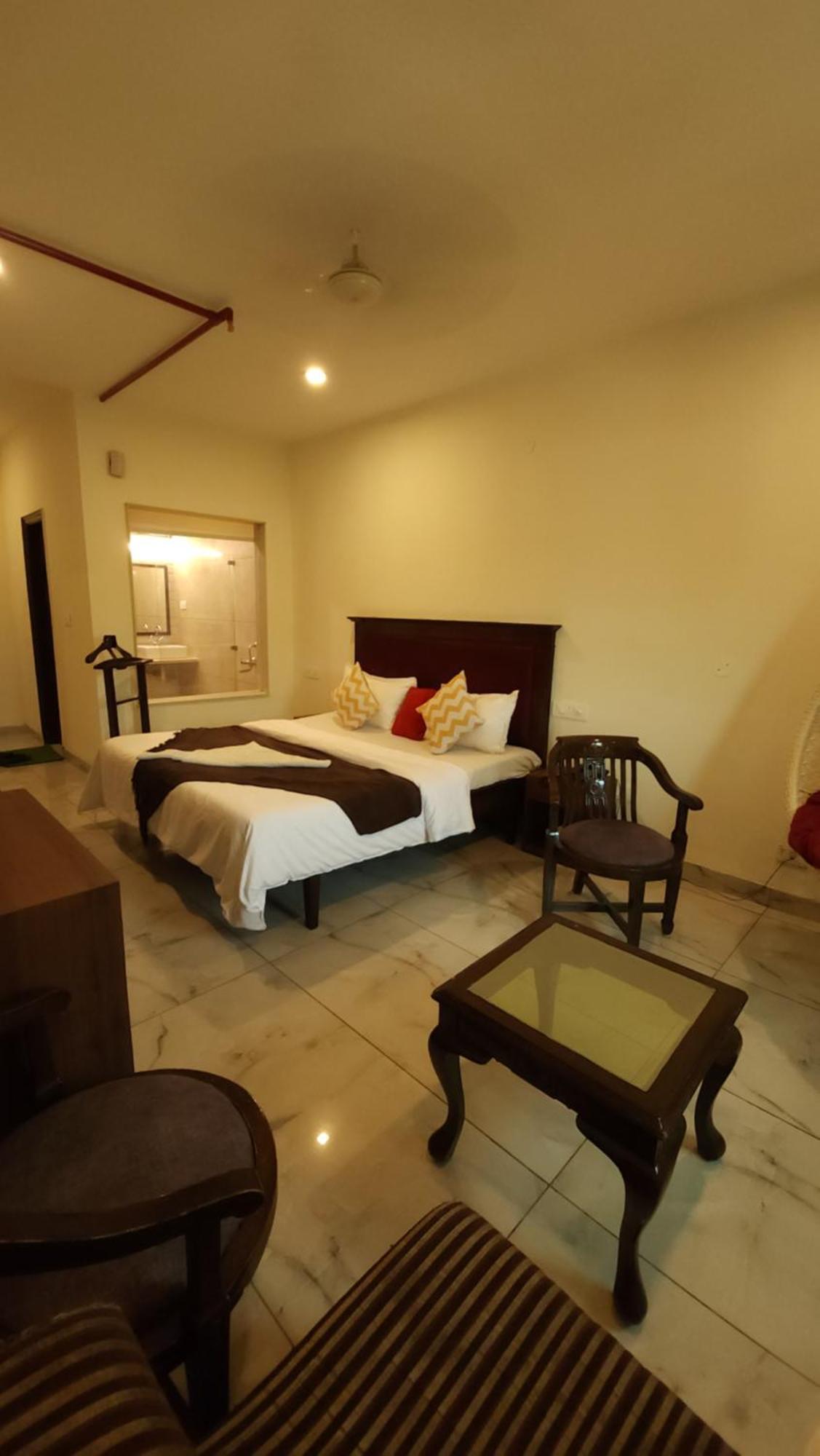 Hotel Multitech Premium Chandīgarh Екстериор снимка