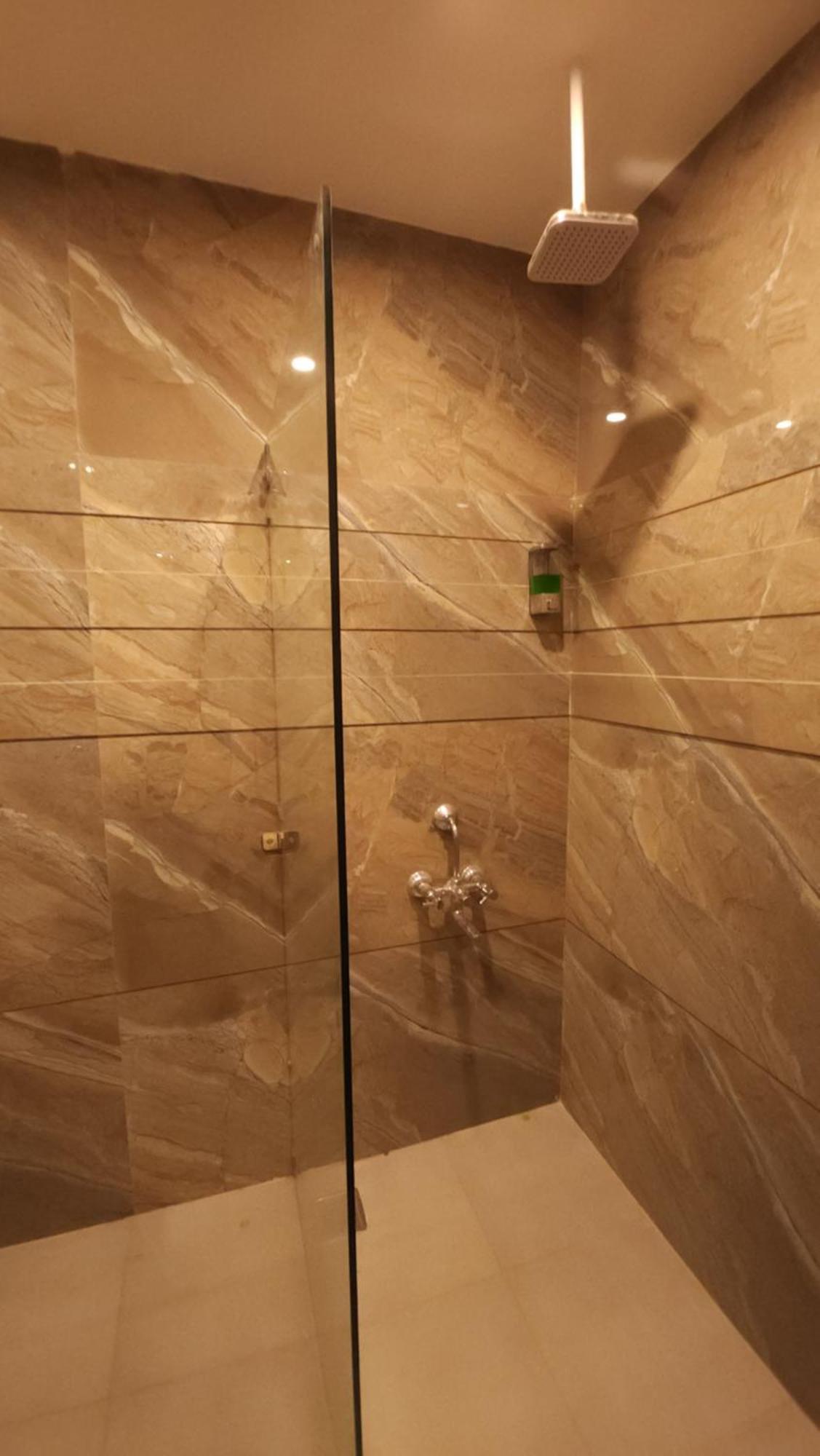 Hotel Multitech Premium Chandīgarh Екстериор снимка