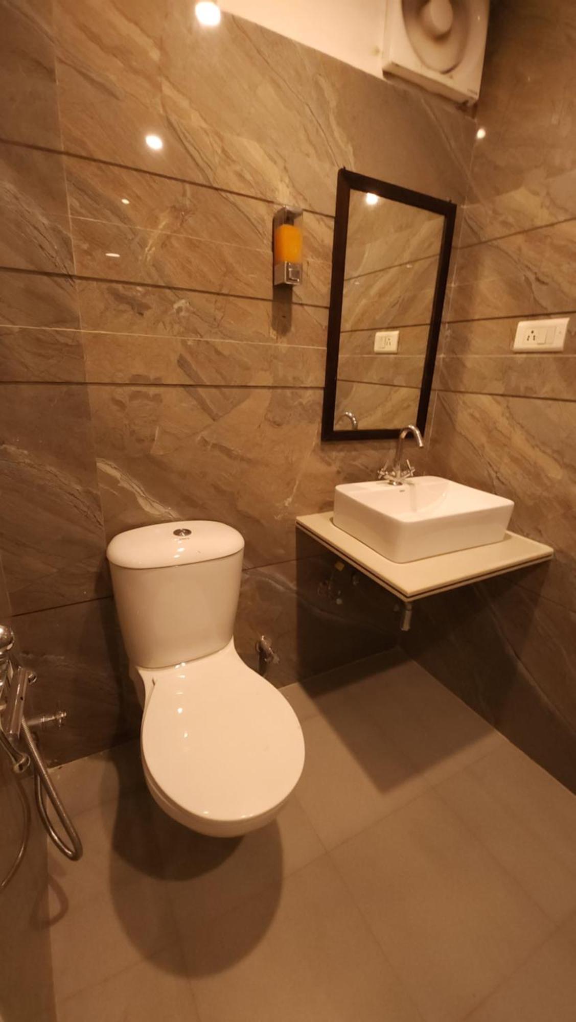 Hotel Multitech Premium Chandīgarh Екстериор снимка
