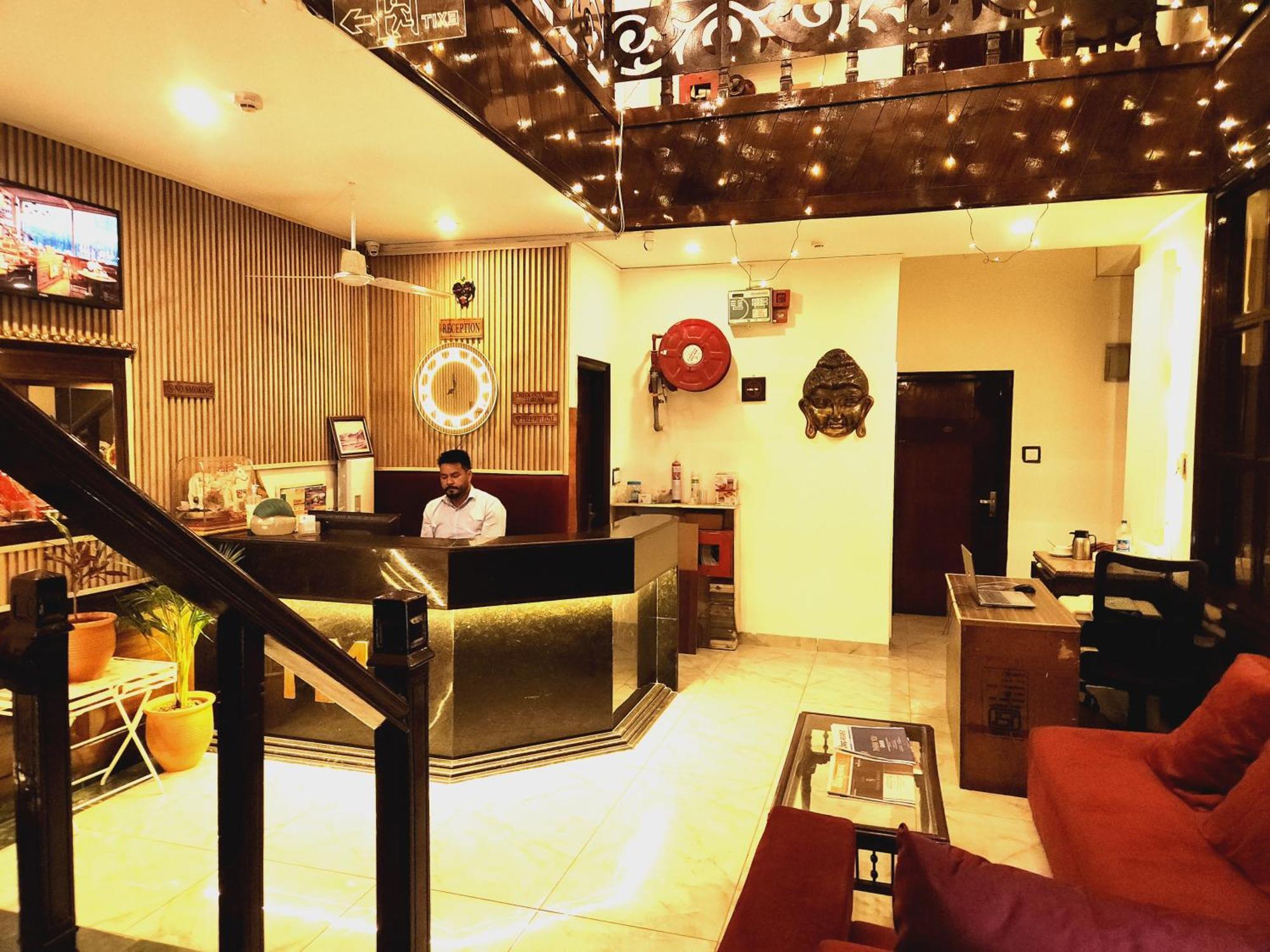 Hotel Multitech Premium Chandīgarh Екстериор снимка