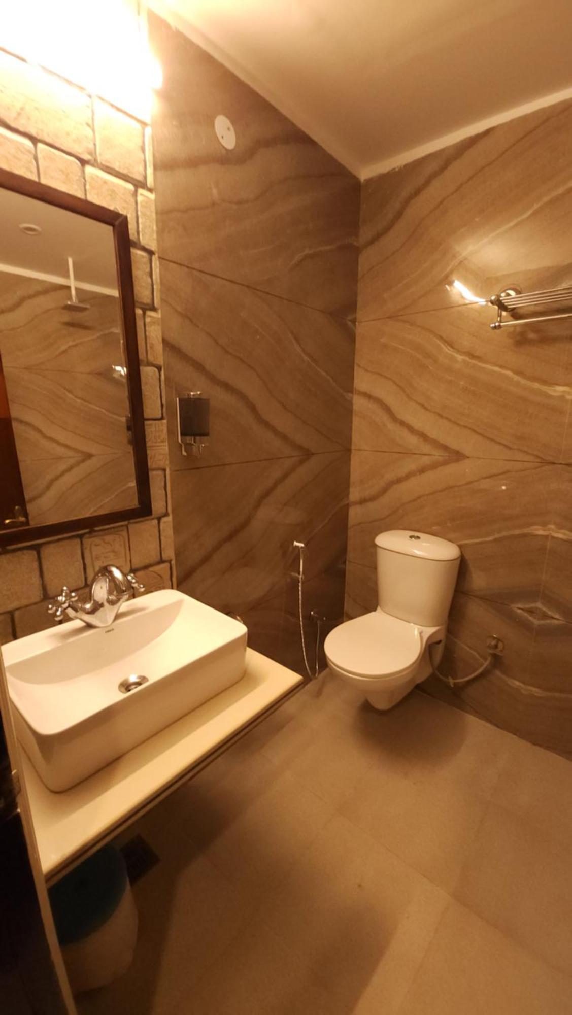 Hotel Multitech Premium Chandīgarh Екстериор снимка